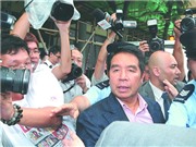 Bóng đá anh, ngoại hạng anh, lịch thi đấu euro 2012, Ông chủ Birmingham bị bắt vì tội rửa tiền: Sóng gió thượng tầng